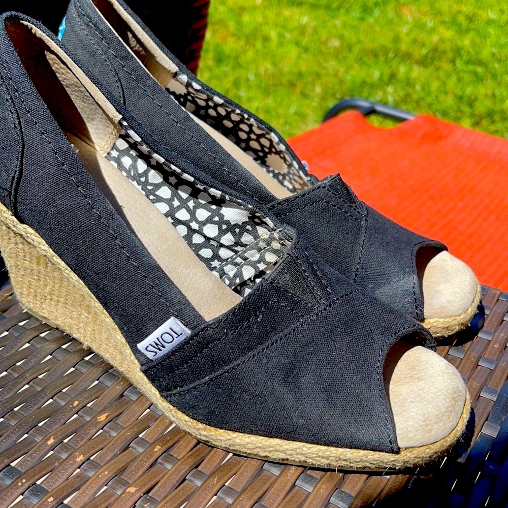 Black canvas Tom wedge sandals 8M